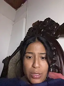 LeahBar live