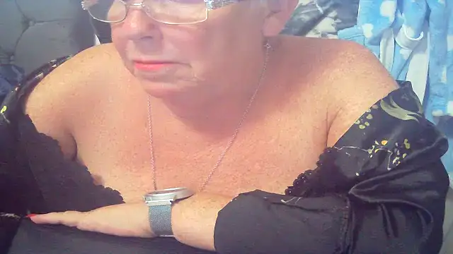 Playful_MILF_Demi live