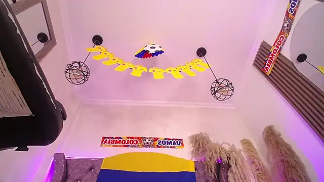 Amara_Davis1 live