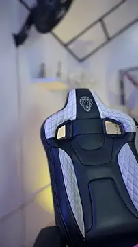 isis_cute_ live