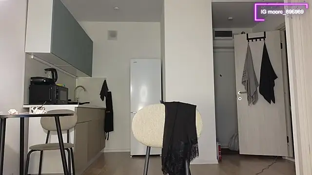 Sakura_Moore live