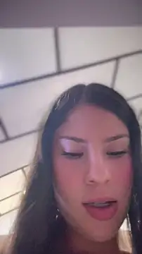 isis_cute_ live