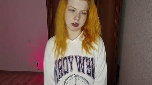 LynetHakes live