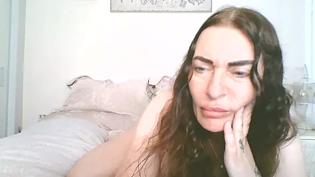 EllaKent live
