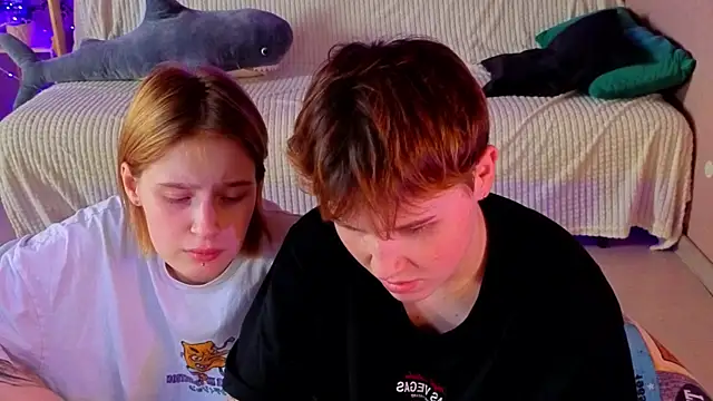 two_gerls_here live