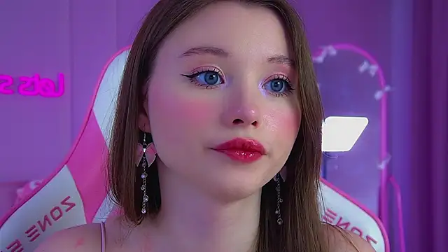 KeiraAsti live