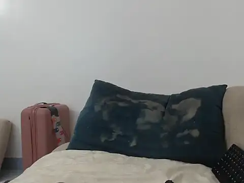 Pettite_essy live