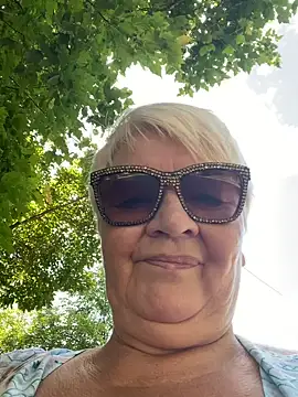 Laura_Millf profile