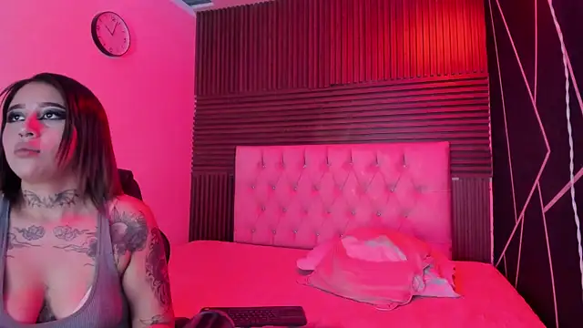 EmilyMora1_ live