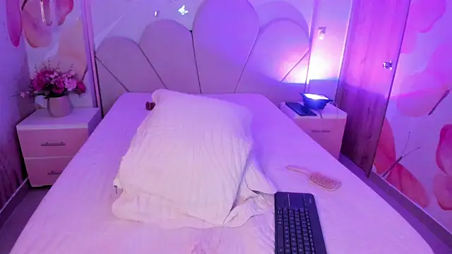 Millieskinny18 live