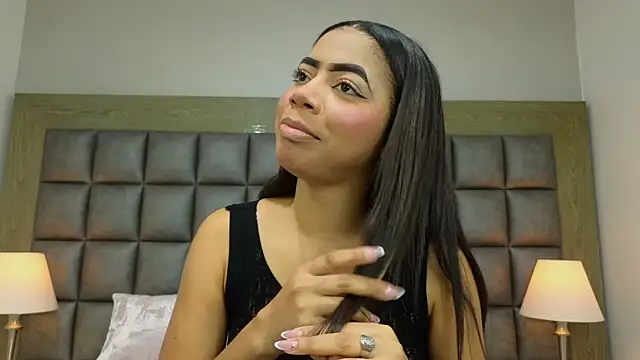 TyraKayne live