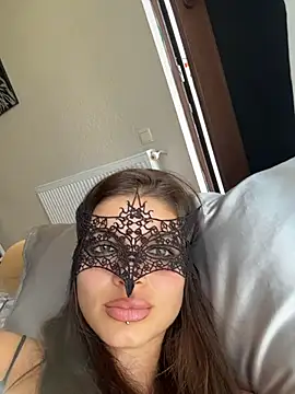 Mia_Cannon live