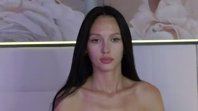 Lia_tins live