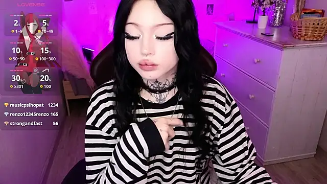 Emma_Kirks live