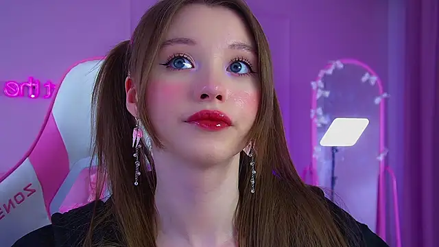 KeiraAsti live