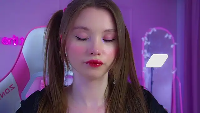 KeiraAsti live