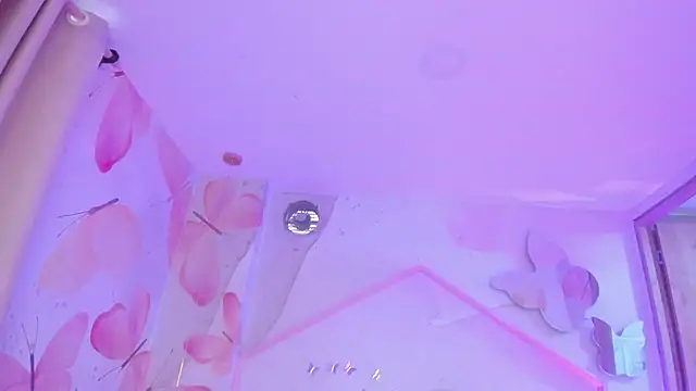 Millieskinny18 live