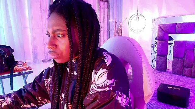 Queen_perla_ live