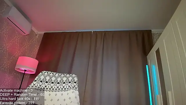 Juicy_Vikki live