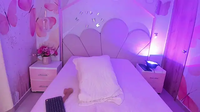 Millieskinny18 live