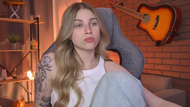EllieCutes live