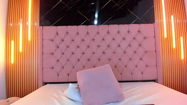 AinaPink live