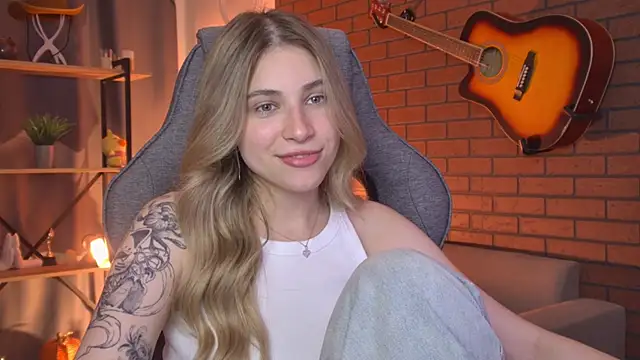 EllieCutes live