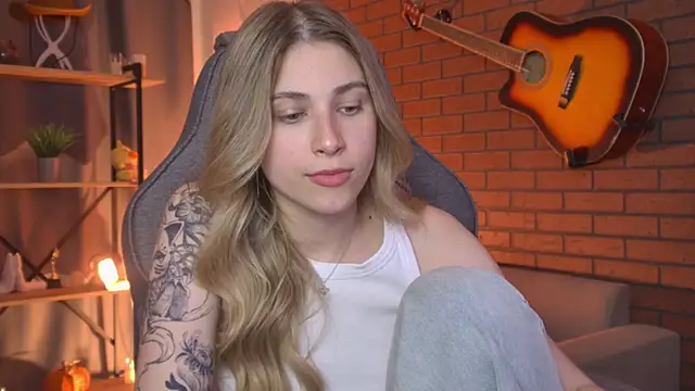 EllieCutes live
