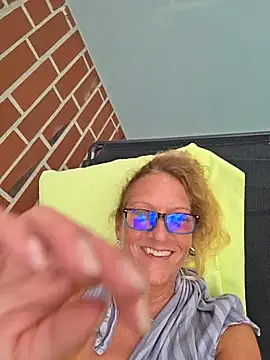 HotWifeLyn68 live