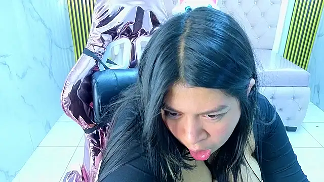 Isaa_s live