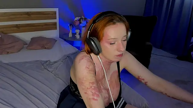 Maya_foxy live
