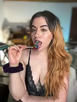 NikkiNix live