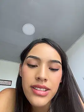 Mia-villalobos live