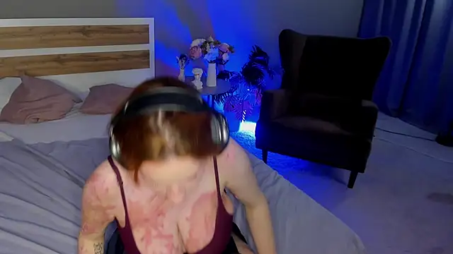 Maya_foxy live