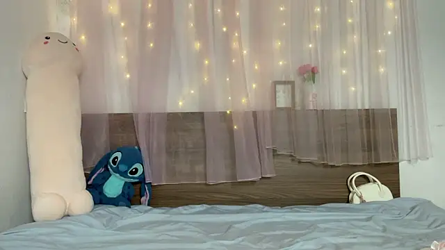 shy_pink_doll live