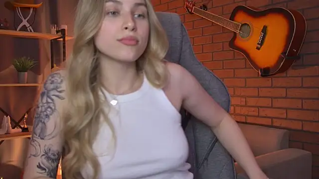 EllieCutes live