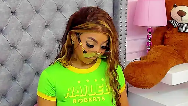 HaileeRoberts live