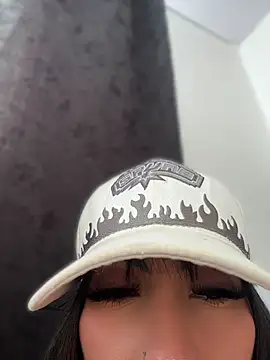 Nicolle_foxy live