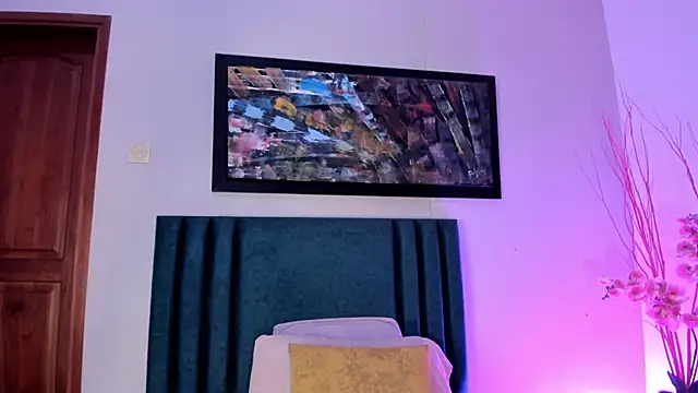 FreyaCameron live