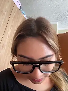 Miabonnett_ live