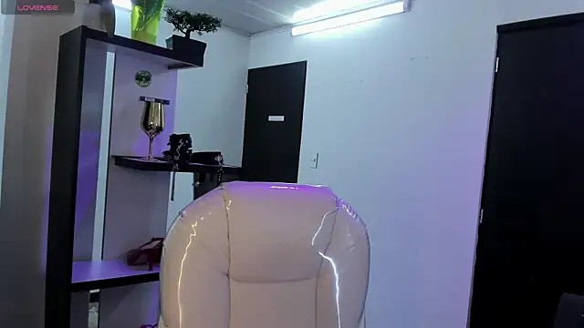 magenta_maturr live