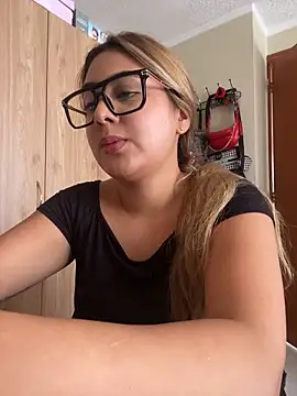 Miabonnett_ live