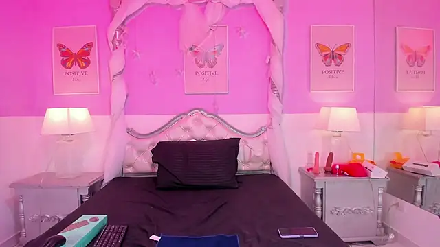 TaniaPierce live