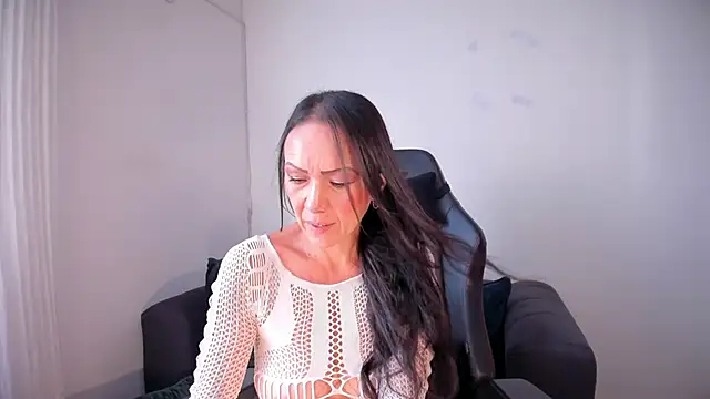 CleoEmberr_ live