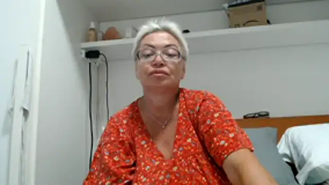 LindaL live