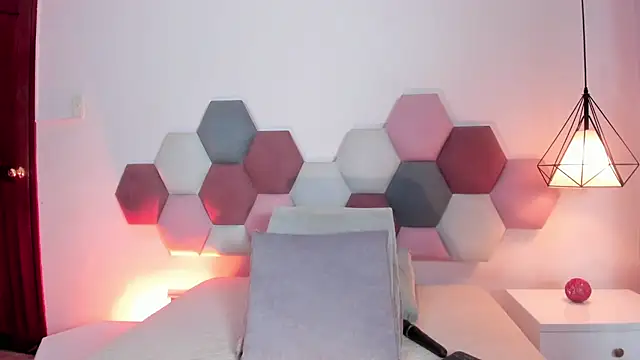 Emilywatsonn live