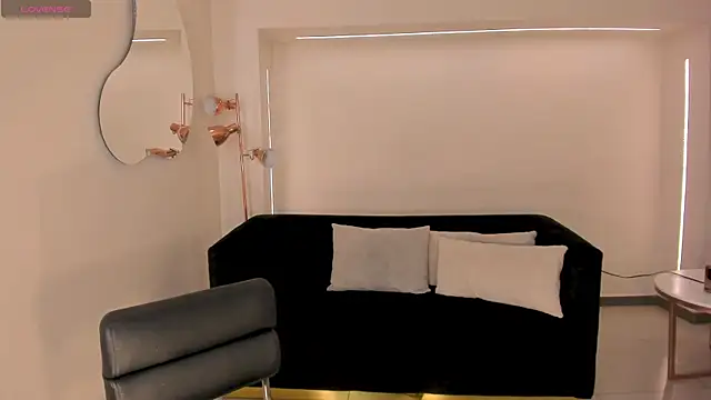 LillySanders live