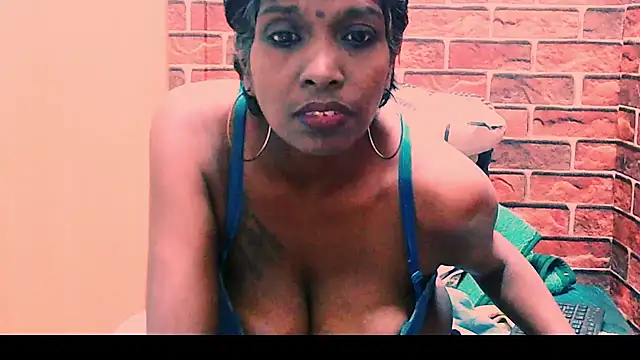 Fuckable_Nasty_MILF live