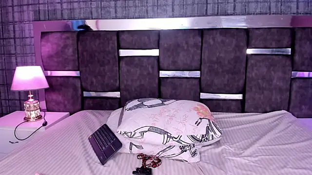 AshleeyRoberts live