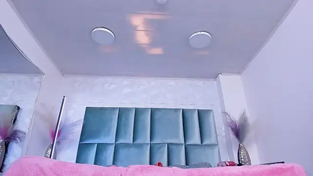 HollyPeach live